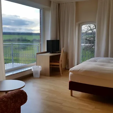 Landhotel Kreien 住宿加早餐酒店 3*