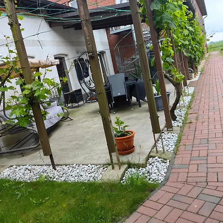 Landhotel Kreien 住宿加早餐酒店 3*