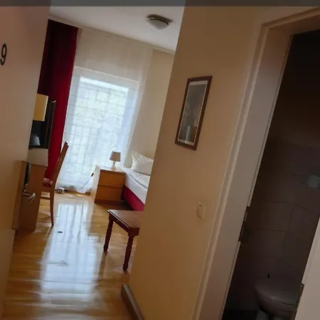 Landhotel Kreien Bed & Breakfast 3*