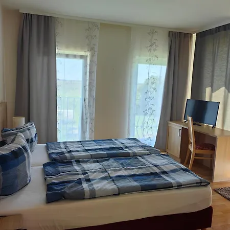 Bed & Breakfast Landhotel Kreien 3*